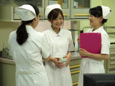 Nện em y tá mới thực tập Rina Ishihara